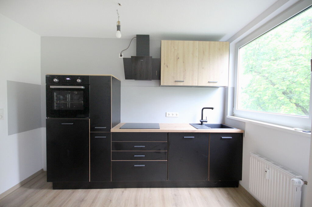 Köln! Sonnenhelles, renoviertes Dachstudio-Apartment mit Einbauküche in zentraler, beliebter Wohnlage! (LK 5044) - Photo 2