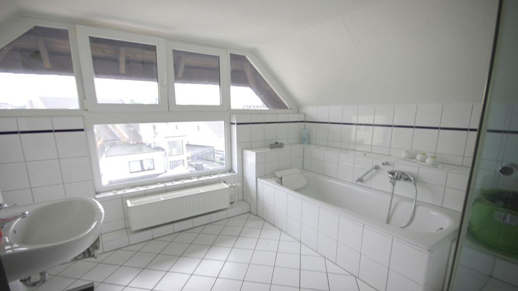 Erftstadt-Liblar! Sonnenhelle Maisonette-Wohnung mit individueller Note in zentrumsnaher Ruhiglage (CA 5034) - Foto 2