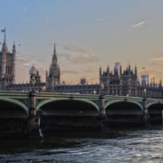 Die Skyline der britischen Hauptstadt London eignet sich als Fototapete für ein Haus zum Verkauf.